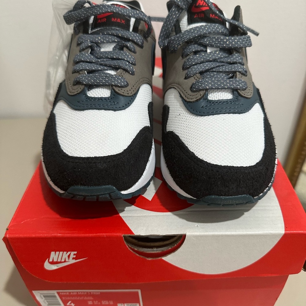 Nike Black and White Sneakers Athletic Design